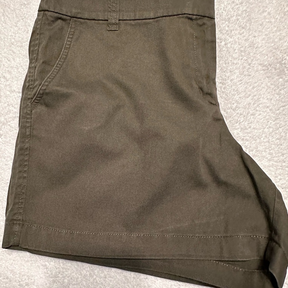 J. Crew Factory 5” Chino in Olive Green
